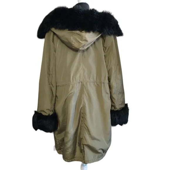 Roiii Winter Coat Luxury Women's (Faux Fur) Hooded Long Jacket. (Size/ M) - Picture 12 of 15